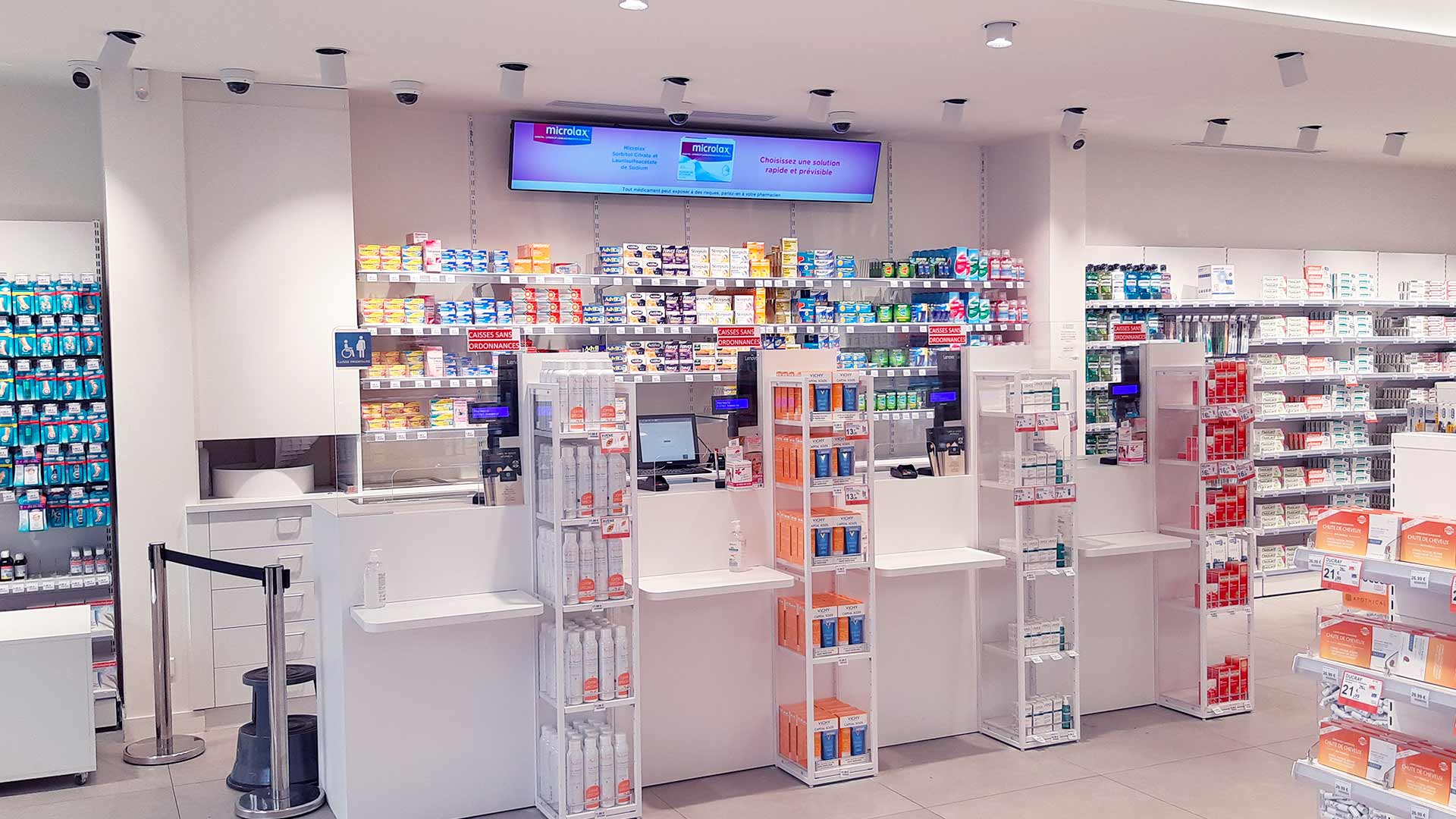 Pharmacie INTERNATIONALE EIFFEL COMMERCE Grizard agencement
