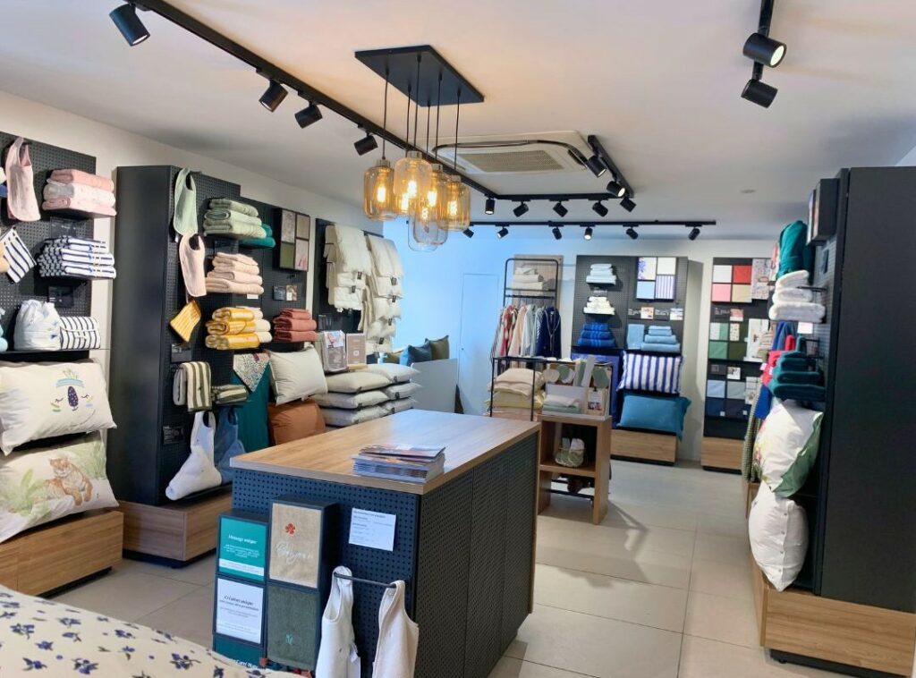 Intérieur boutique Carré Blanc de Roanne