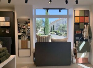 Vue fenêtre boutique Carré Blanc de Roanne